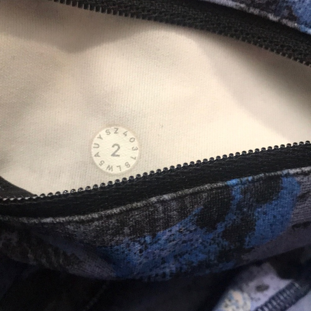 EUC LuluLemon Patterned‎ Leggings - Picture 7 of 7